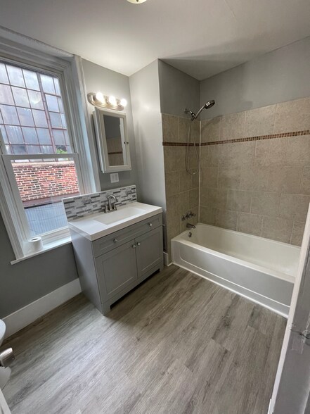 Building Photo - 55 N Lindenwood St