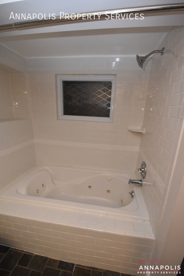 Building Photo - 33 Glen Ave