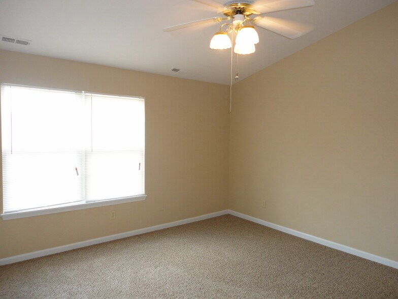 Building Photo - 620 Crystal Woods Cir