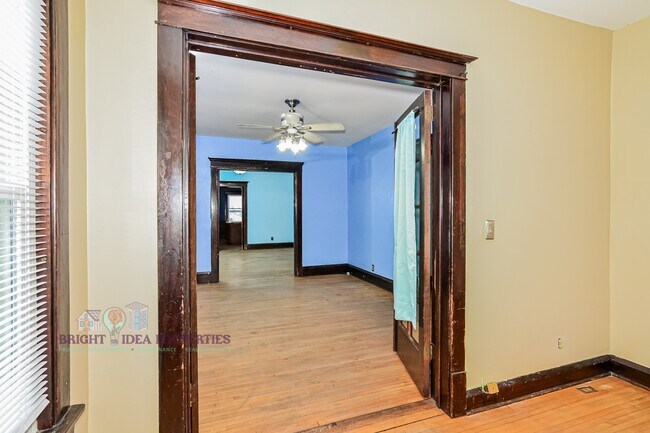 Building Photo - 2104 Emerson Ave S