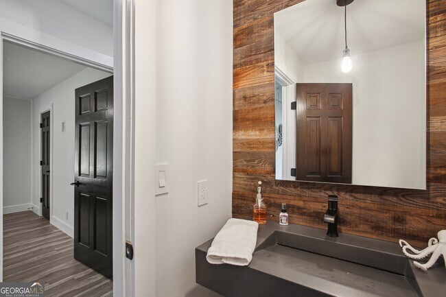 Building Photo - 120 Red Fox Run