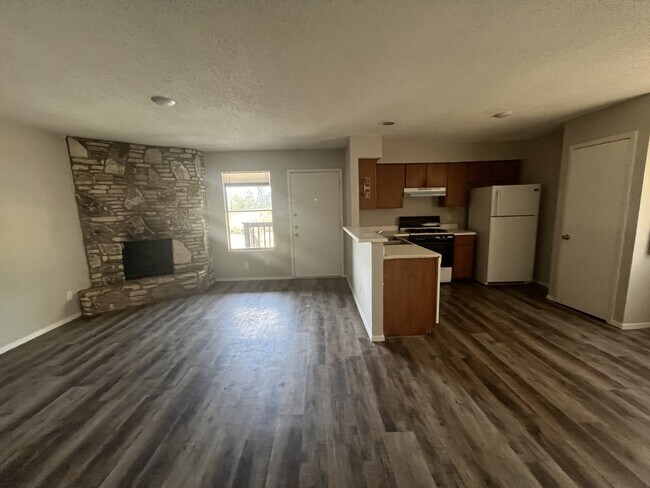 Building Photo - 821 Bracewood Cir