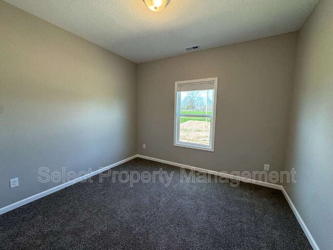 Building Photo - 10808 Iron Works Wy