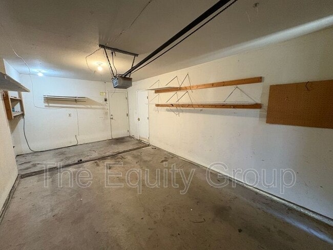 Building Photo - 2408 W Packwood Dr