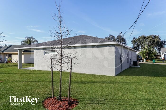 Building Photo - 652 SW Jacoby Ave