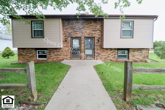 Primary Photo - 301/303 W Hobart St.