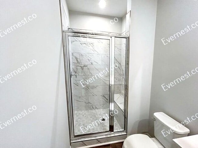 Building Photo - Spacious & Bright 3-Bedroom Townhome with ...