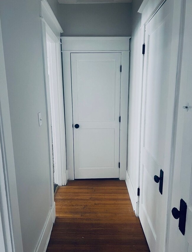 Building Photo - Beautifully renovated 3 bedroom house!