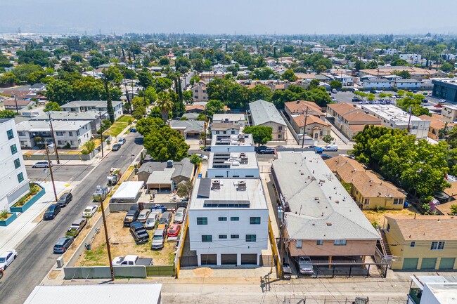 Building Photo - 6455 Troost Ave