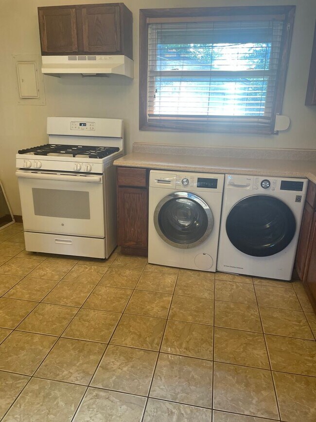 Building Photo - Charming Home on Gary West Side with Garage