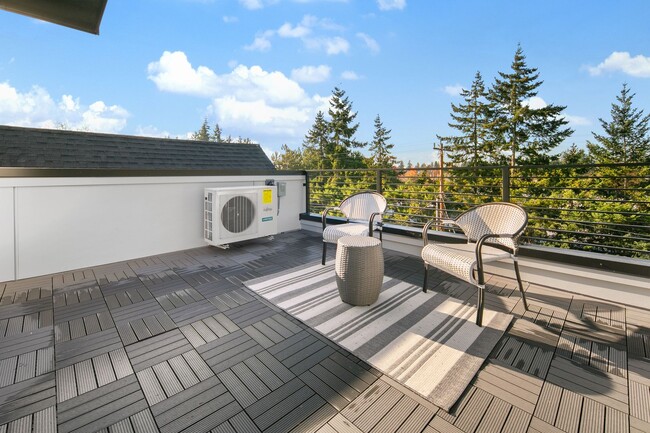 Building Photo - North Greenlake, Oaktree, Northgate, Licto...