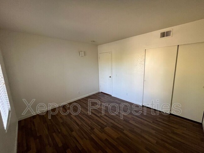 Building Photo - 5285 E Waverly Dr
