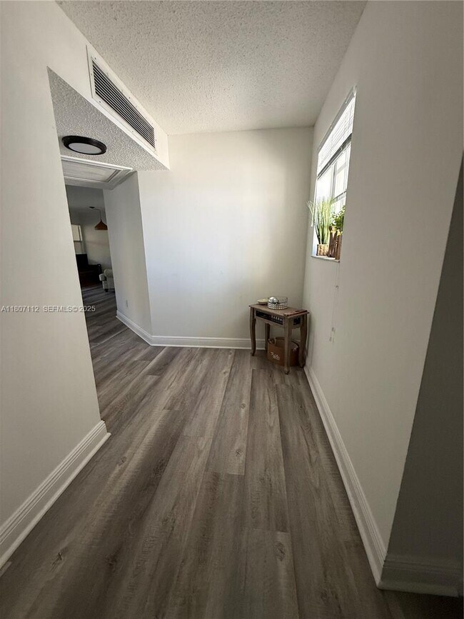 Building Photo - 2634 SE 21st Ct