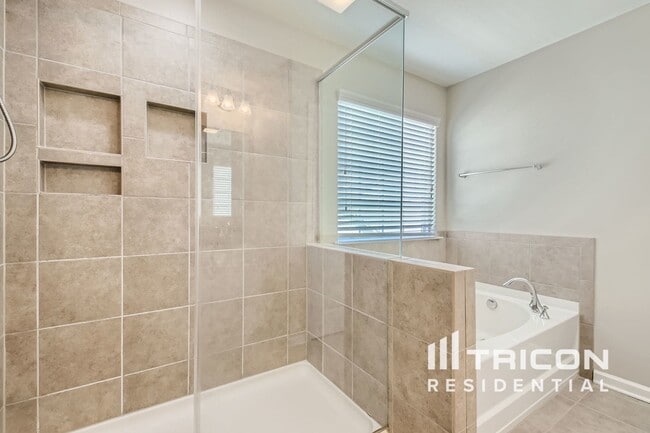 Building Photo - 12553 Druids Glen Dr