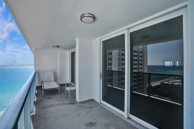 Building Photo - 1904 S Ocean Dr