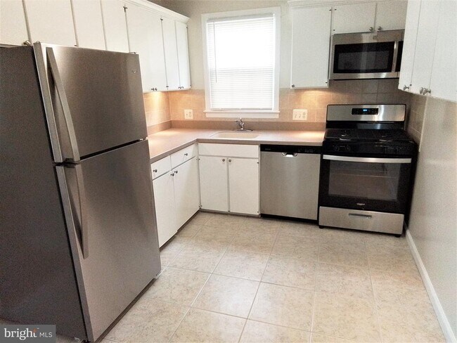 Building Photo - 2616 Kirtland Ave