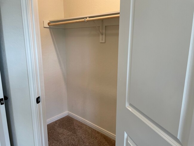Building Photo - 10218 Lynwood Vlg