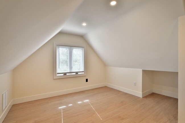 Building Photo - 2104 Iuka Ave