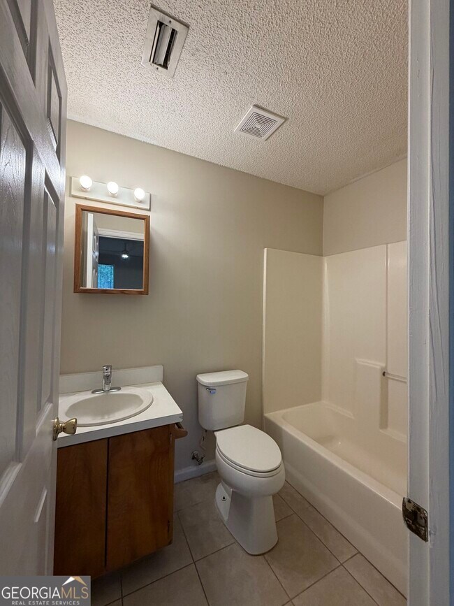 Building Photo - 414 Admiral's Walk Dr