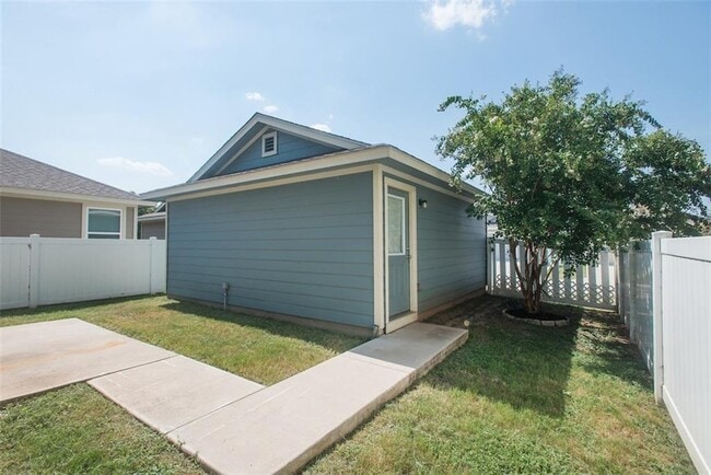 Building Photo - 937 Alamo Plaza Dr