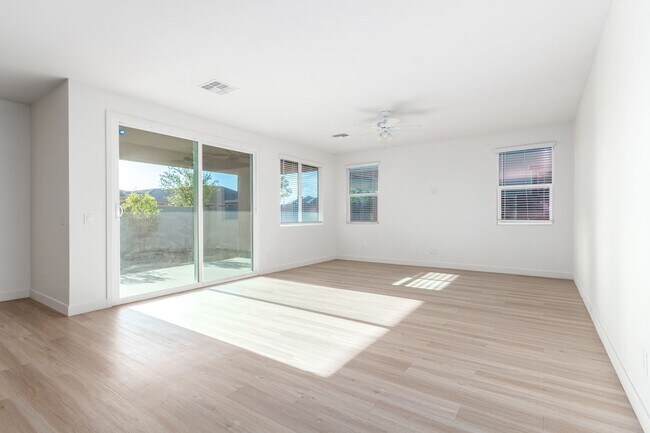 Building Photo - 2327 S Wycliff Cir