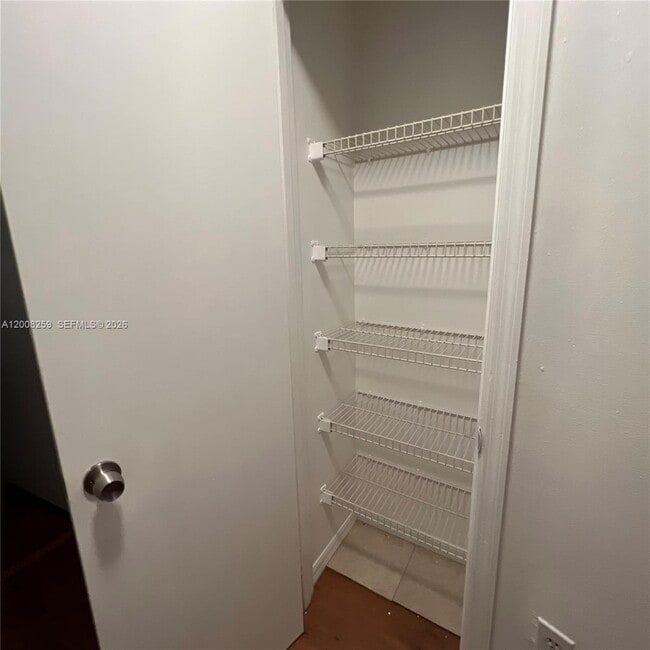 Building Photo - 6235 SW Kendale Lakes Cir