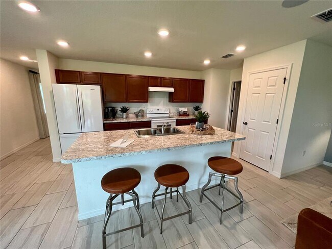 Building Photo - 11880 Little River Way