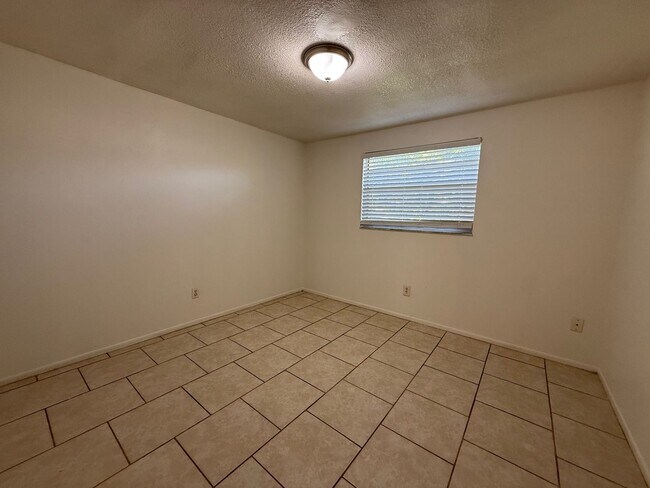 Building Photo - 1215-1217 59th Ave E