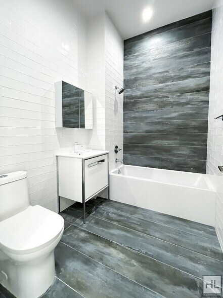 Building Photo - GRAND STREET / Spacious Williamsburg 3-Bed...
