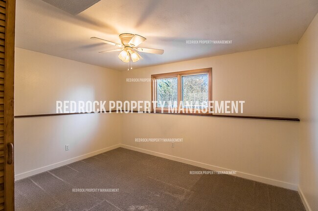 Building Photo - 13817 E 5th Ct