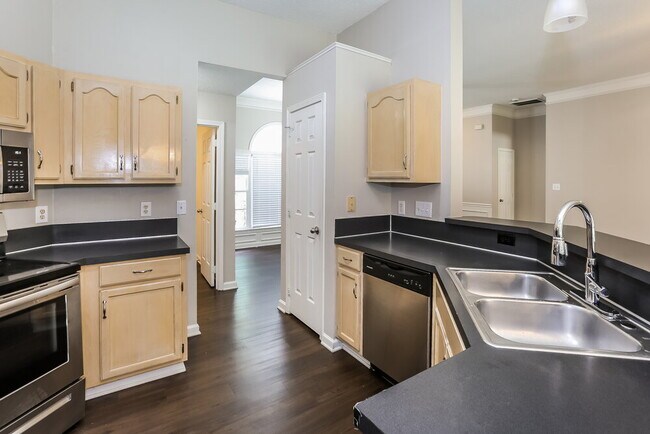 Building Photo - 11621 Long Forest Dr