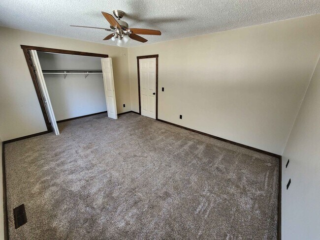 Building Photo - 1054/1056 Zephyr