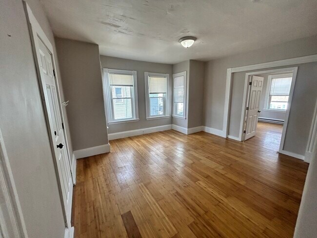 Building Photo - 35 Newcomb Pl