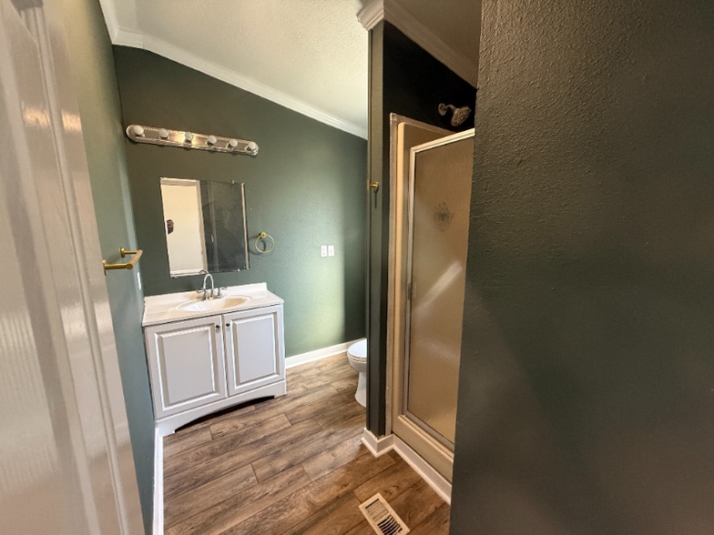 Building Photo - 80 Redwood Ln