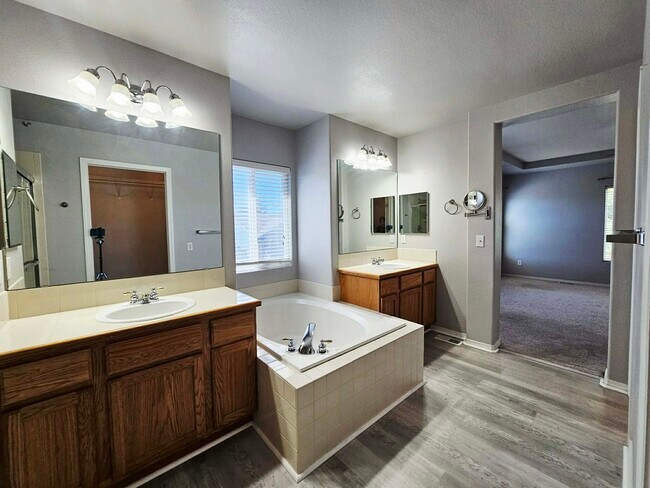 Building Photo - 6834 Cool Spring Way