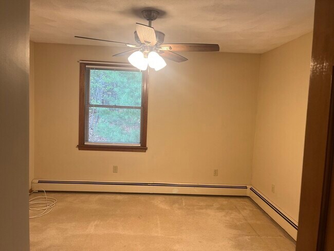 Building Photo - 15 Lorin Dr