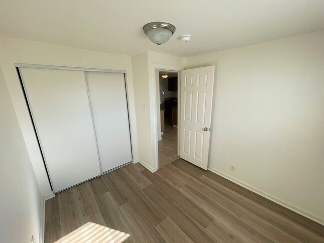 Building Photo - Downtown Home with Large Deck and OCEAN VIEWS!