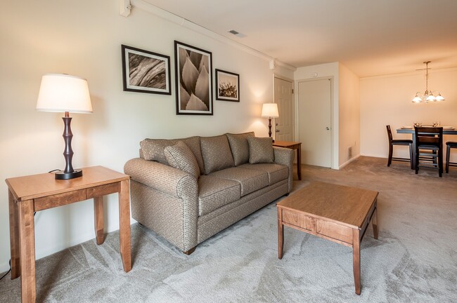 Building Photo - One Bedroom Contemporary Apartment with St...
