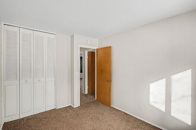 Building Photo - AVAILABLE NOW!  KEARSLEY SCHOOLS!