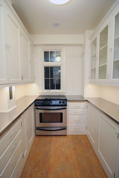 Building Photo - 1209 SW 6th Ave