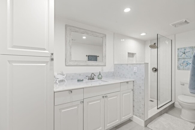 Building Photo - 9940 S Ocean Dr