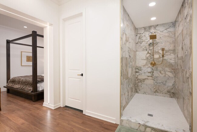 Building Photo - 22 E Elm St
