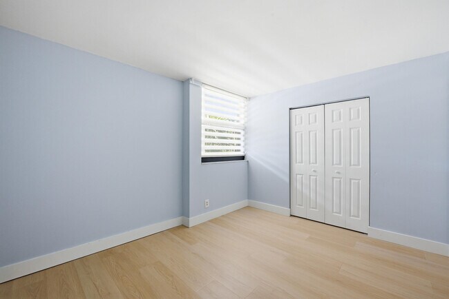 Building Photo - 2070 Homewood Blvd