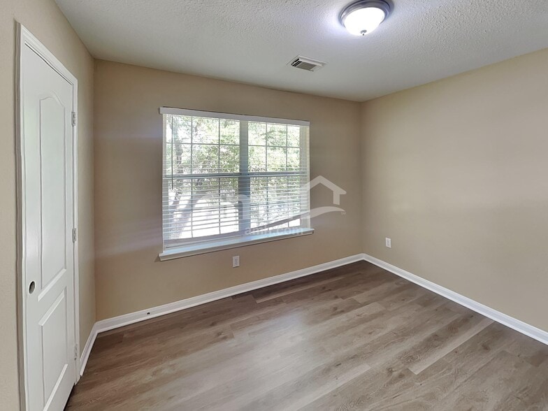 Building Photo - 18107 Quiet Ridge Ln