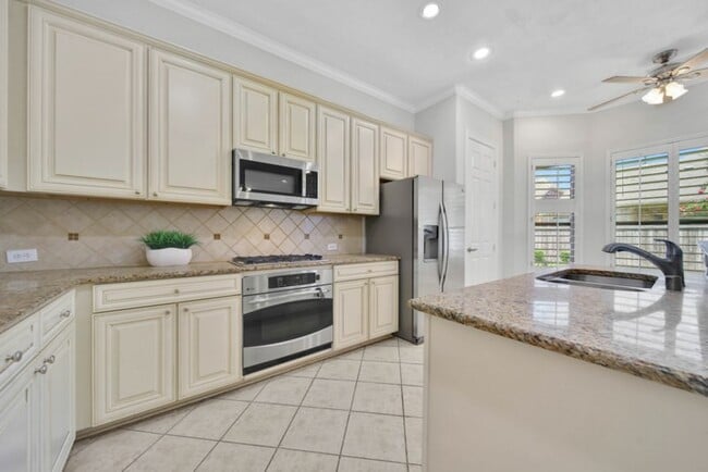 Building Photo - 6523 Monrovia Ln