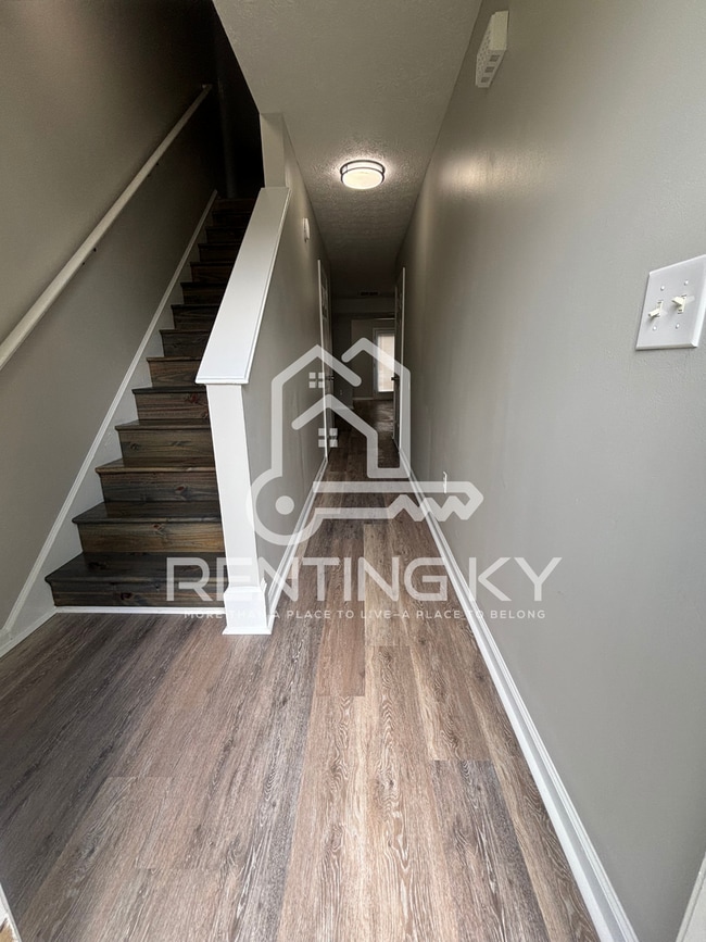 Building Photo - Newly Renovated 3-Bed, 1.5-Bath Townhome with Garage!