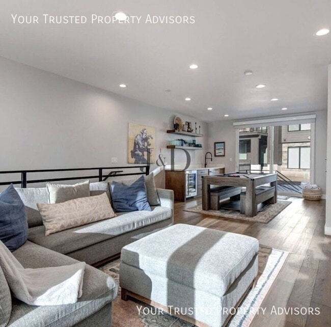 Building Photo - 807 E Klaim Dr