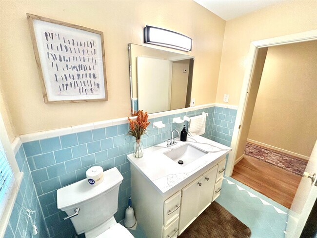 Building Photo - 4046 Woodfin St