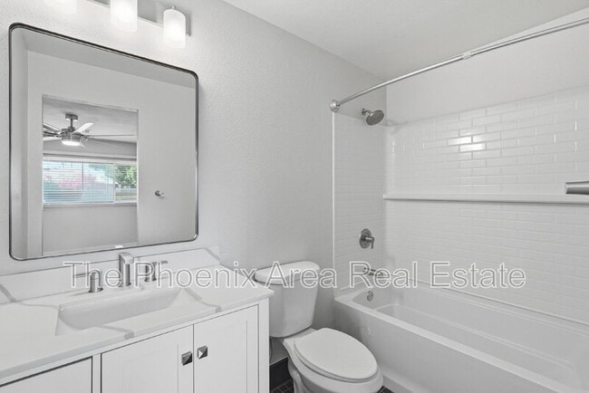 Building Photo - 447 E Carson Dr