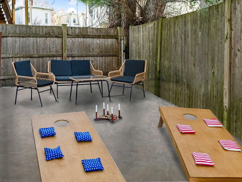 Building Photo - 168 School St